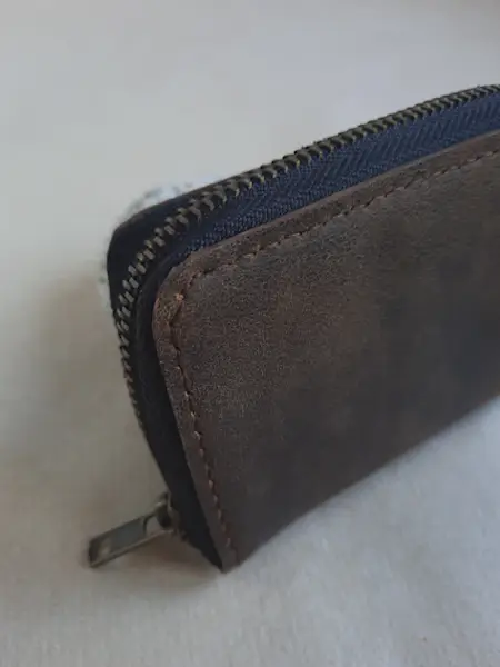 Porte monnaie Zip en cuir marron vintage - Emmanuelle Olivier Maroquinerie