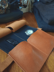 Marmotte en cuir marron cognac pour 2 montres - étui de voyage pour montres - Emmanuelle Olivier Maroquinerie