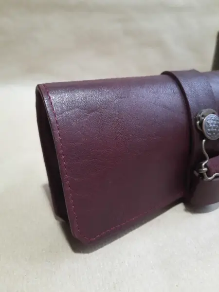 Marmotte en cuir rouge pour 2 montres – Emmanuelle Olivier Maroquinerie