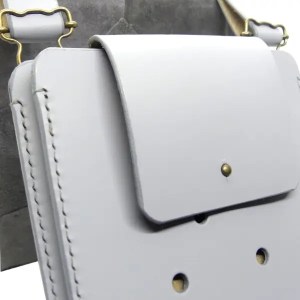 Pochette pour téléphone portable en cuir gris clair - Emmanuelle Olivier Maroquinerie