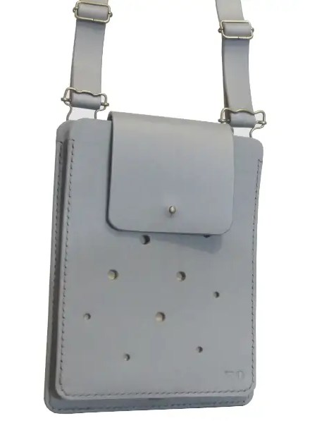 Pochette pour téléphone portable en cuir gris foncé - Emmanuelle Olivier Maroquinerie