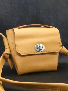 Micro Sac en cuir grainé marron clair - Le petit chéri -Emmanuelle Olivier Maroquinerie