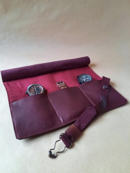 Marmotte en cuir en cuir rouge Bordeaux pour 3 montres – Emmanuelle Olivier Maroquinerie