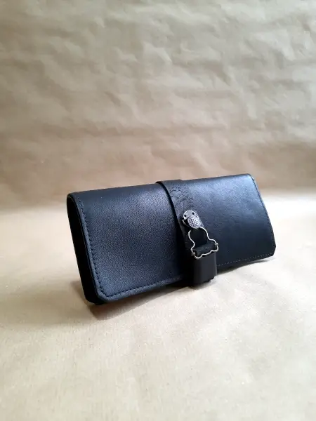 Marmotte en cuir noir pour 2 montres – Emmanuelle Olivier Maroquinerie