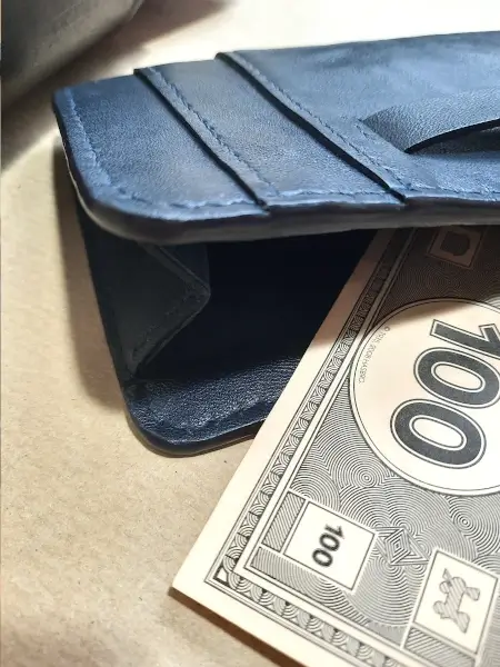Pochette à billets en cuir basane bleu - Cuir Français - Emmanuelle Olivier Maroquinerie