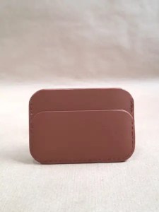 Porte-cartes en cuir marron lisse - Cousu main - Emmanuelle Olivier Maroquinerie
