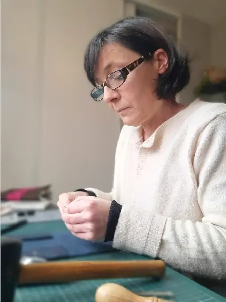 L'atelier - Emmanuelle Olivier créatrice - Emmanuelle Olivier Maroquinerie