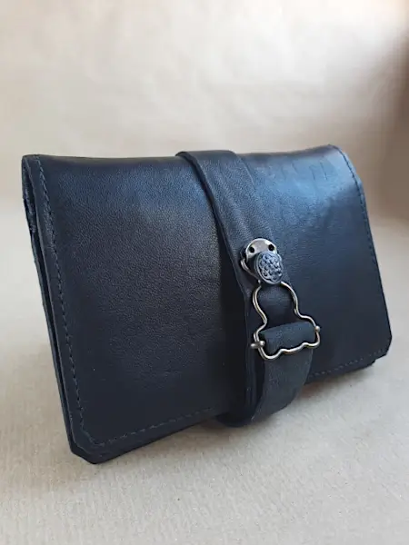 Blague à tabac en cuir noir – Emmanuelle Olivier Maroquinerie