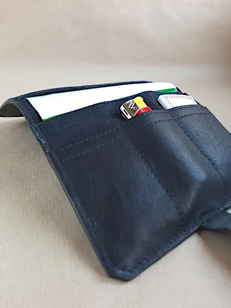 Blague à tabac en cuir noir – Emmanuelle Olivier Maroquinerie