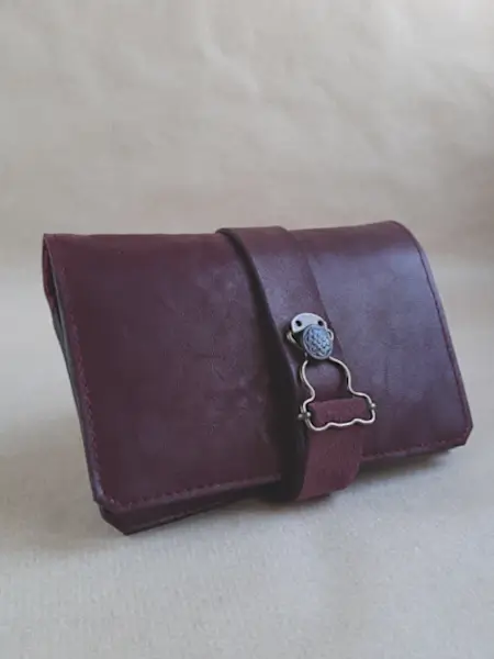 Blague à tabac en cuir rouge Bordeaux - Cuir Basane - Emmanuelle Olivier Maroquinerie