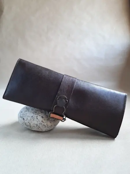 Etui en cuir marron foncé pour 12 stylos - Emmanuelle Olivier Maroquinerie