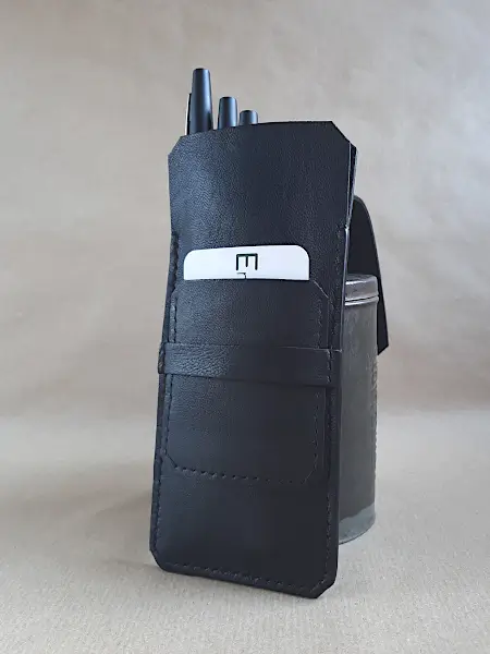 Etui en cuir basane noir pour 4 stylos - Emmanuelle Olivier Maroquinerie