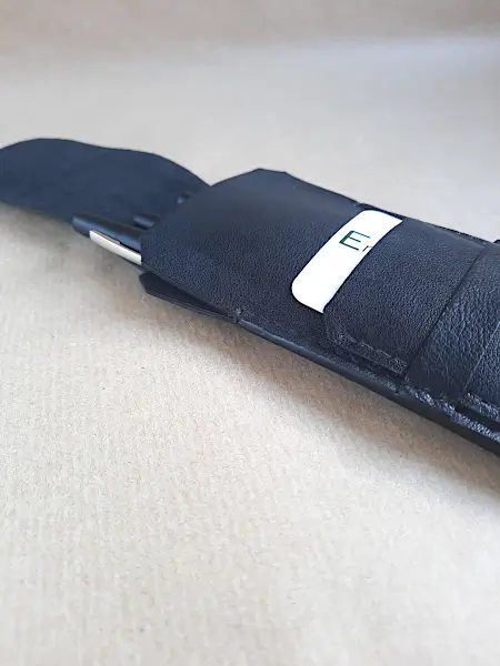 Etui en cuir basane noir pour 4 stylos - Emmanuelle Olivier Maroquinerie