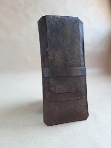 Etui en cuir basane marron vintage pour 4 stylos - Emmanuelle Olivier Maroquinerie