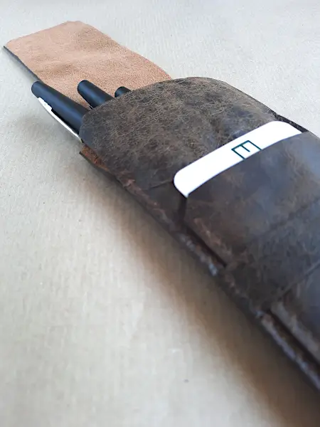 Etui en cuir basane marron vintage pour 4 stylos - Emmanuelle Olivier Maroquinerie