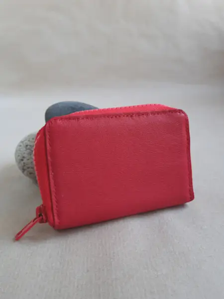 Porte monnaie Zip en cuir rouge grainé - Emmanuelle Olivier Maroquinerie