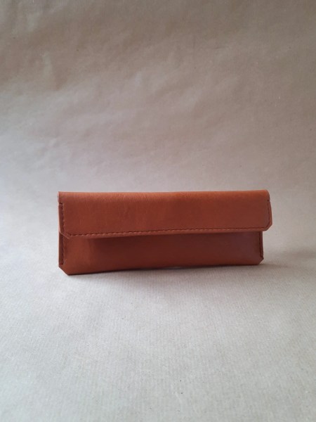 Trousse en cuir marron cognac - Emmanuelle Olivier Maroquinerie