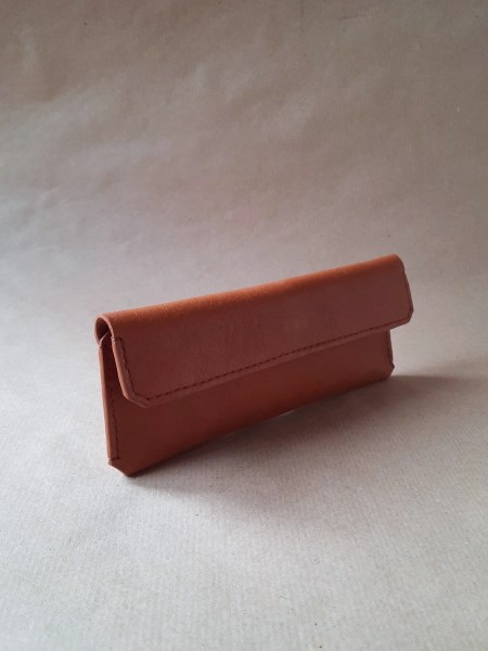 Trousse en cuir marron cognac - Emmanuelle Olivier Maroquinerie