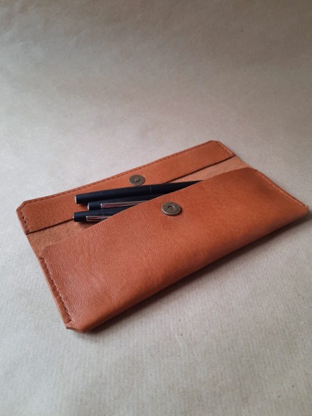 Trousse en cuir marron cognac - Emmanuelle Olivier Maroquinerie
