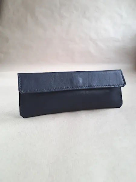 Trousse en cuir noir - Emmanuelle Olivier Maroquinerie