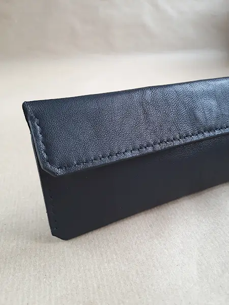 Trousse en cuir noir - Emmanuelle Olivier Maroquinerie