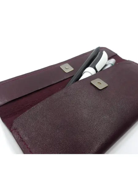 Trousse en cuir rouge bordeaux - Emmanuelle Olivier Maroquinerie