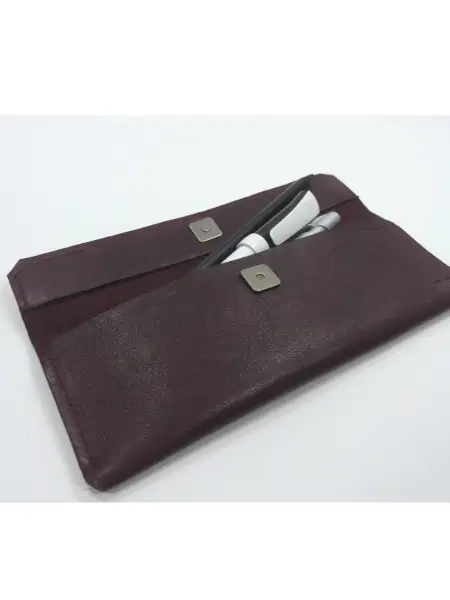 Trousse en cuir rouge bordeaux - Emmanuelle Olivier Maroquinerie