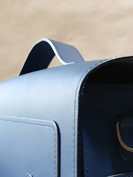 Cartable Homme en cuir bleu - Cousu à la main - Emmanuelle Olivier Maroquinerie