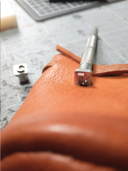 Bourse en cuir - Marquage à chaud – artisanat français - Emmanuelle Olivier Maroquinerie