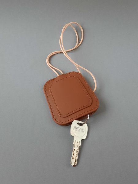 Porte-clés cloche en cuir de taurillon bleu - Collection Le Galet - Emmanuelle Olivier Maroquinerie