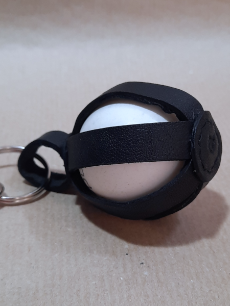 Porte Clés Balle de secours TT - Cuir - couleur noir - Emmanuelle Olivier Maroquinerie