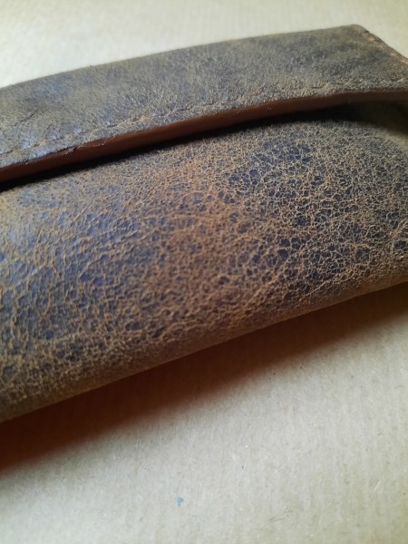Cuir Basane de qualité montrant le grain naturel et la matière vivante