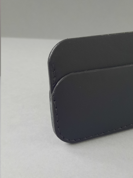 Porte-cartes en cuir Le Galet - Zoom couture - Emmanuelle Olivier Maroquinerie