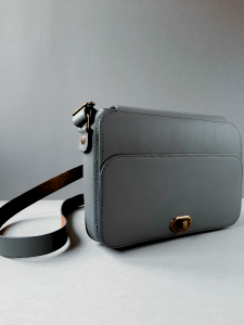 Sac Bandoulière en cuir - Version gris -Collection Le Galet - Emmanuelle Olivier Maroquinerie