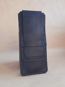 Etui en cuir basane bleu pour 4 stylos - cousu main - Emmanuelle Olivier Maroquinerie