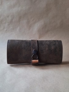 Marmotte pour 3 montres - Cuir Basane Marron vintage - fermée - Emmanuelle Olivier Maroquinerie