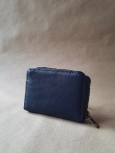 Porte-monnaie en cuir de basane bleu – maroquinerie artisanale