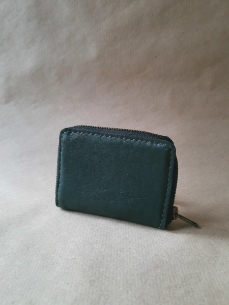 Porte-monnaie en cuir de basane vert – maroquinerie artisanale