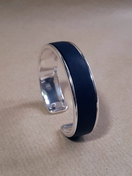Bracelet jonc en cuir de basane - cuir bleu - Emmanuelle Olivier Maroquinerie