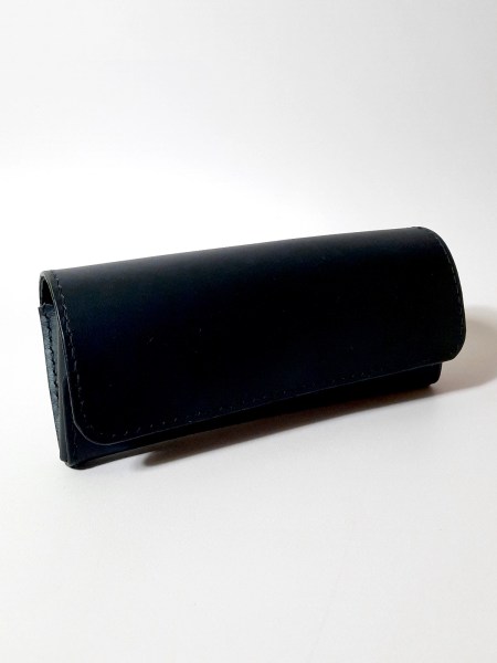 Étui à lunettes en cuir taurillon noir fabriqué à la main